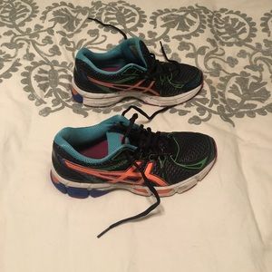 ASICS women’s shoes size 6